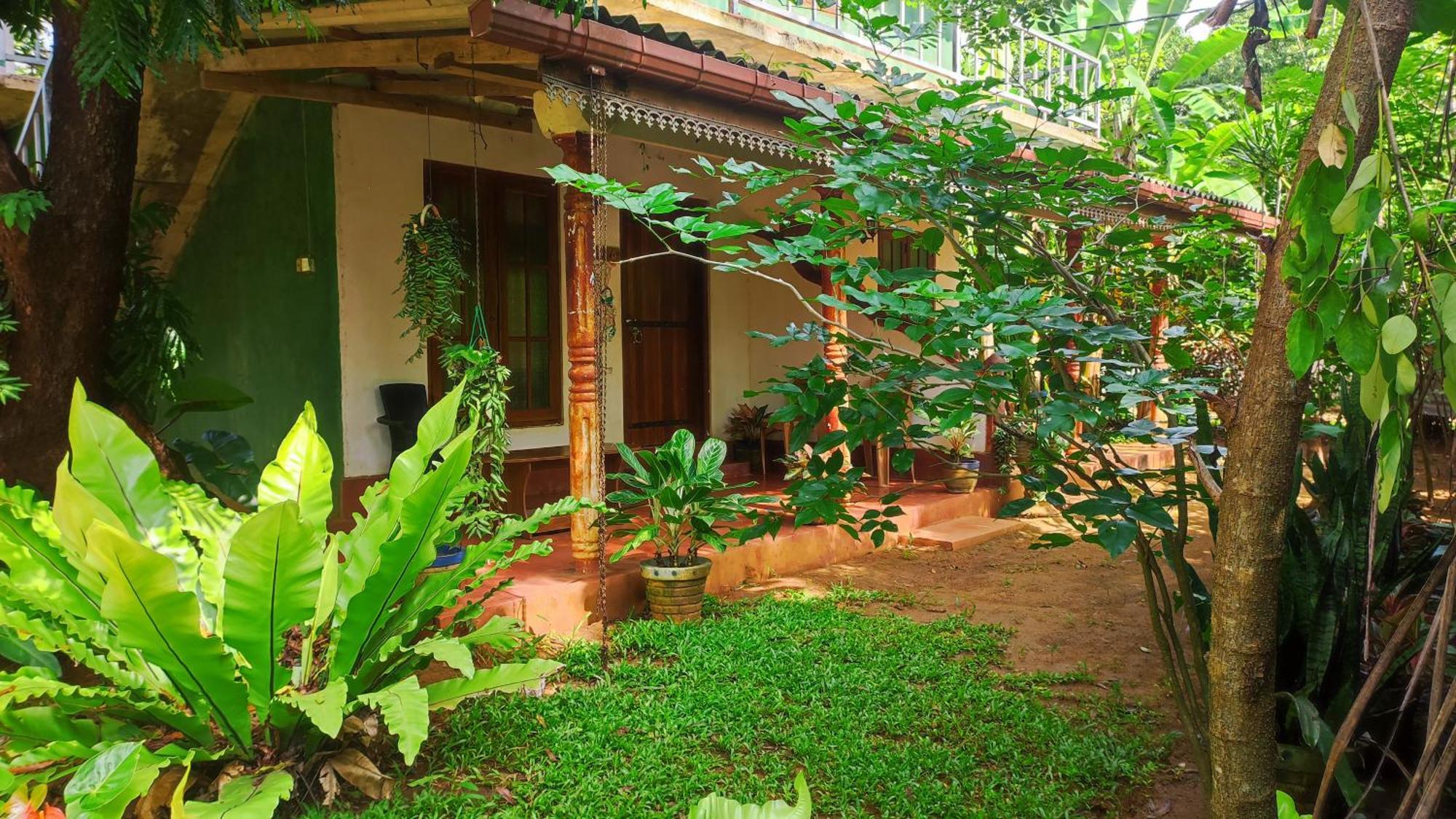 Jaana Guest Hotel Szigirija Kültér fotó